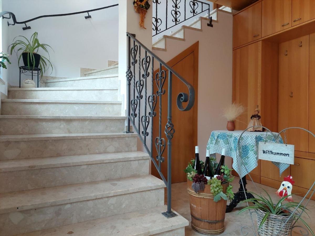 Weingut Piewald Apartman Gut am Steg Kültér fotó
